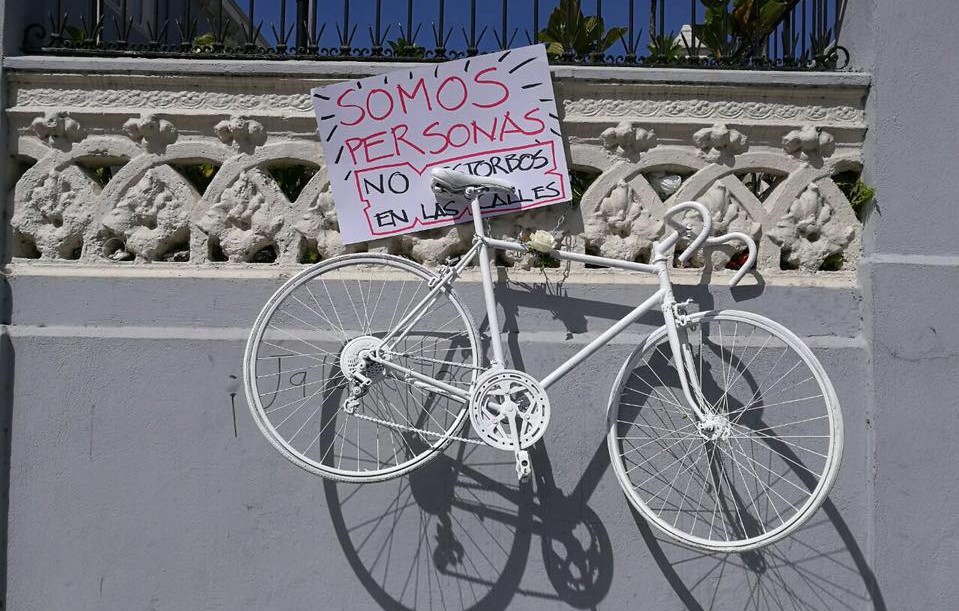 Ciclistas se manifiestan en Querétaro para exigir respeto