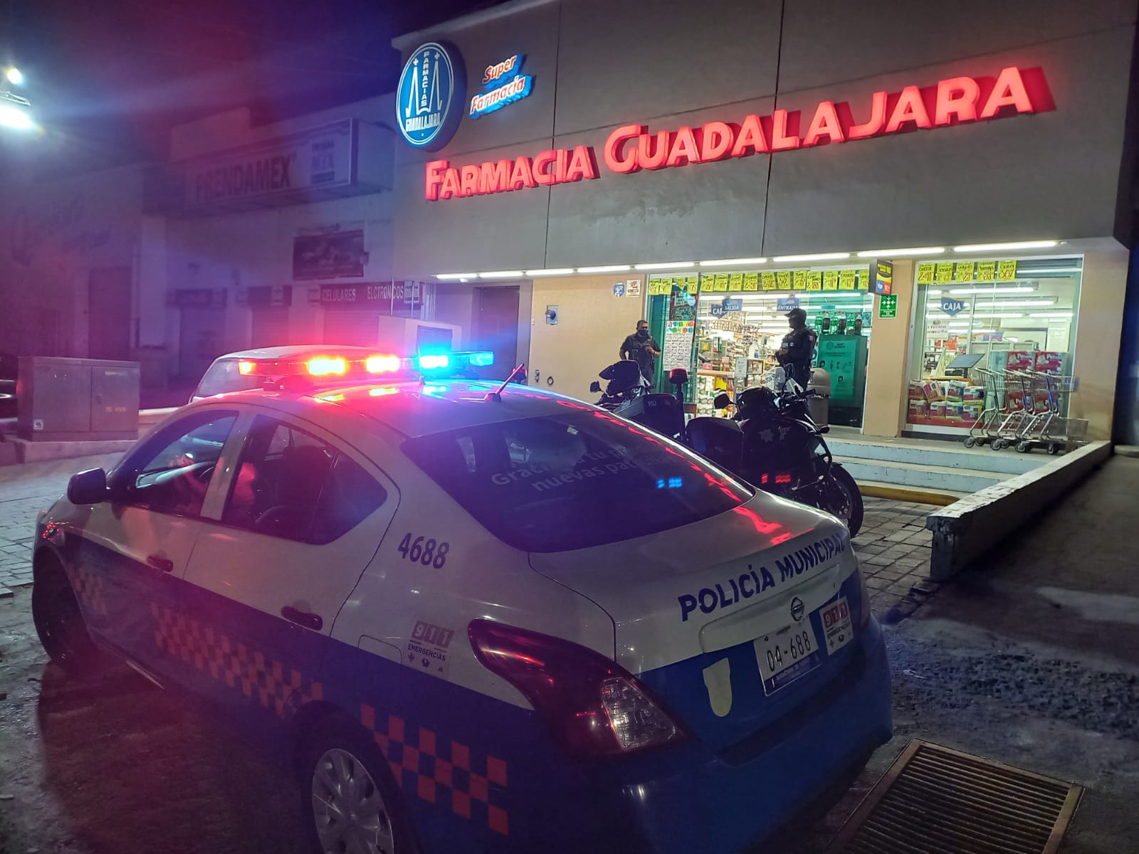 Detienen a 3 responsables por asalto a farmacia Guadalajara en San Juan del Río.