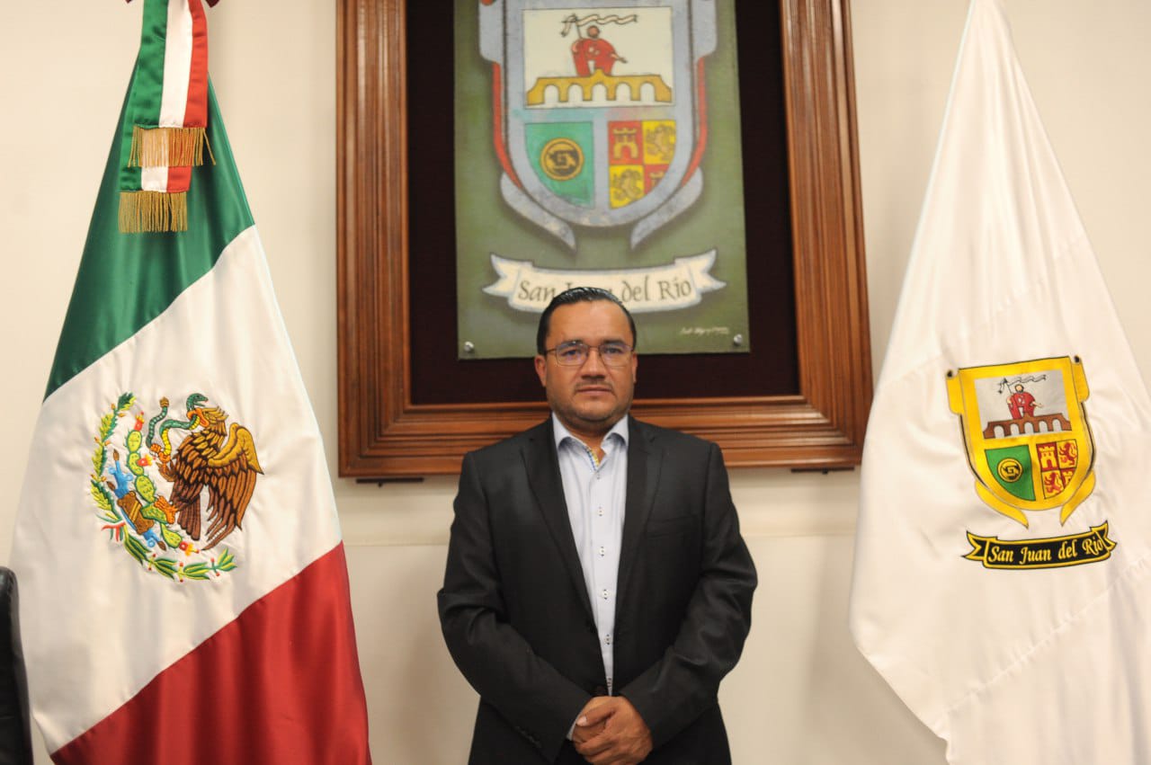 Ayuntamiento de San Juan del Río nombra a Octaviano Sánchez como secretario del Ayuntamiento.
