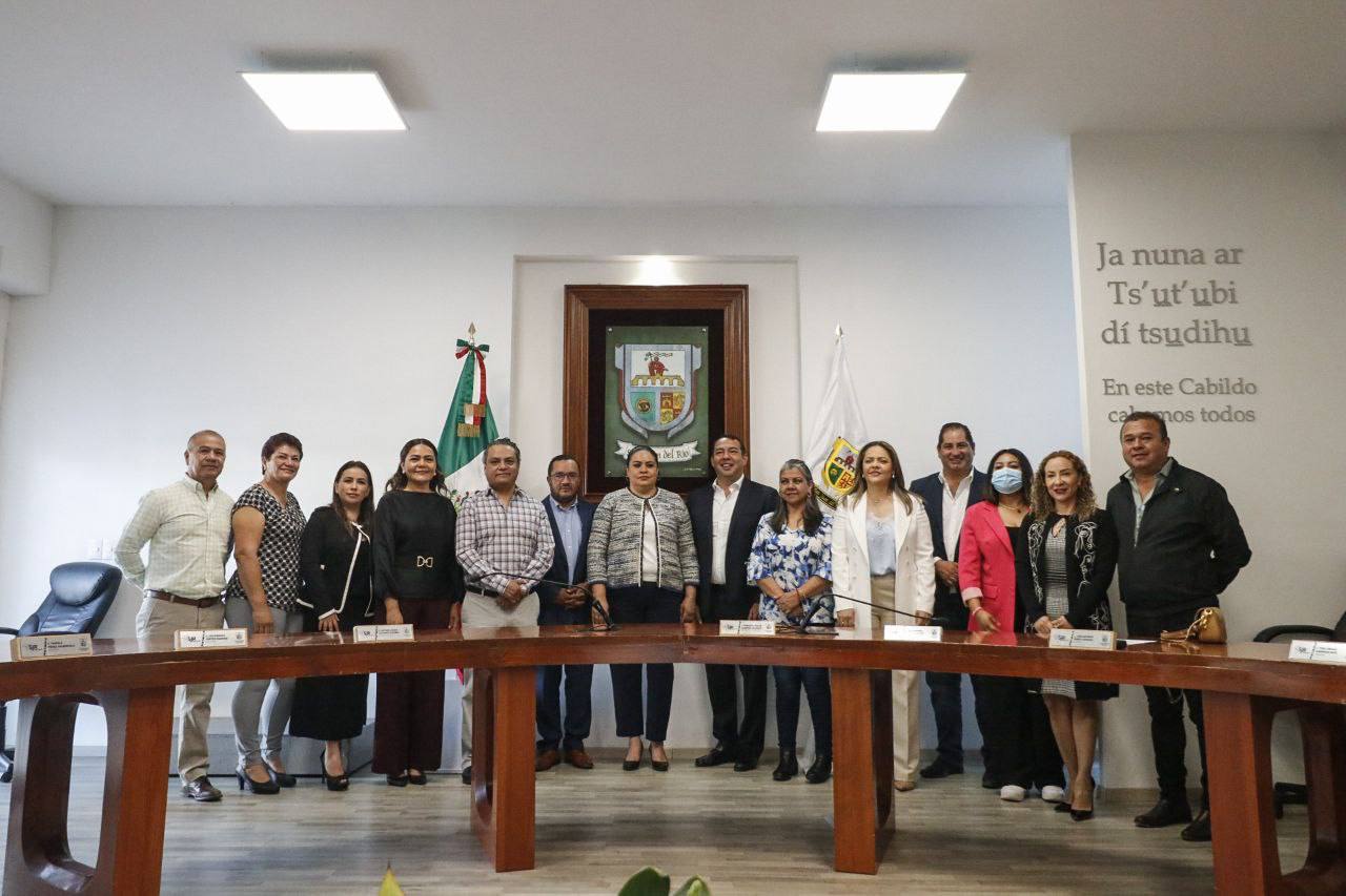 Ayuntamiento de San Juan del Río autoriza licencia temporal para Roberto Cabrera.