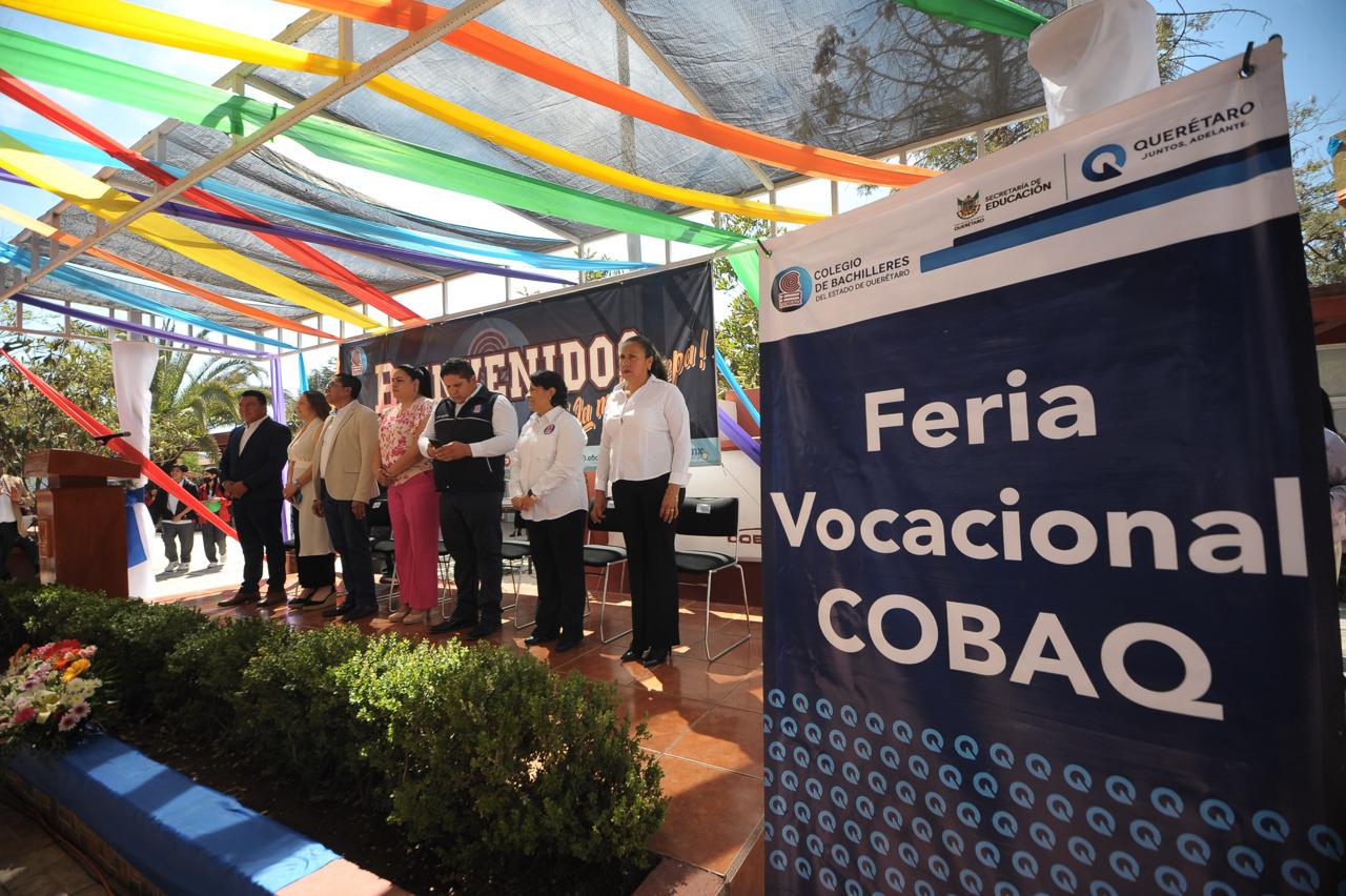 Realizan Feria Vocacional 2024 en el COBAQ 10 San Pedro Ahuacatlán.