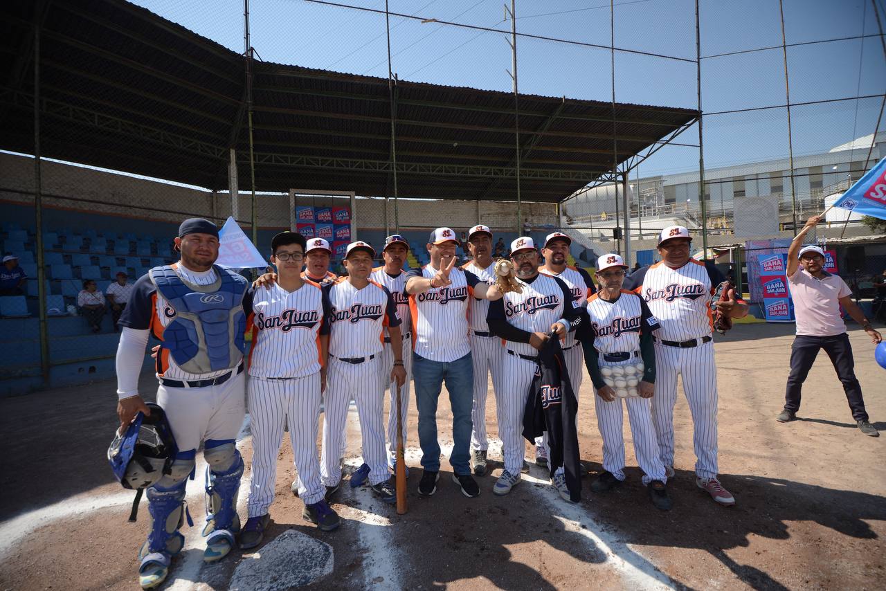 Se compromete Roberto Cabrera a rehabilitar el campo Ángel Guerrero.