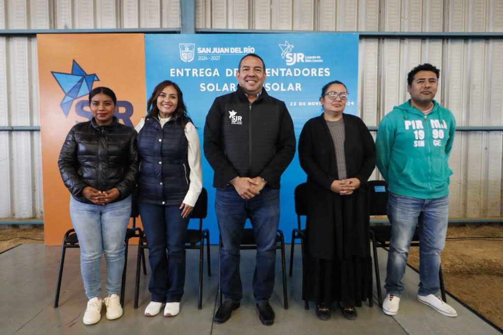 Las familias son el pilar fundamental del municipio de San Juan del Río: Roberto Cabrera .