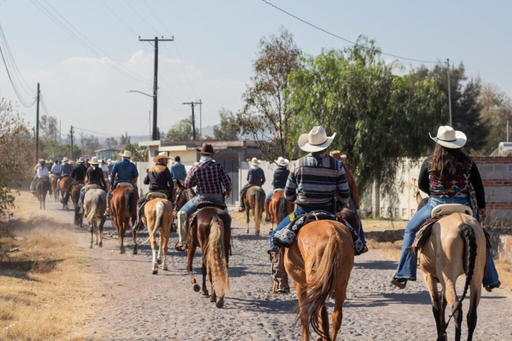 Comunidad Dolores Cuadrilla de En medio realiza su tradicional Cabalgata.