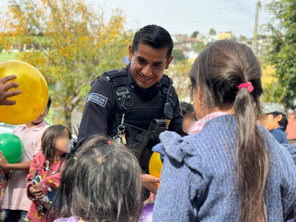 Policía Municipal de Querétaro reparte más de 4,700 juguetes en Día de Reyes