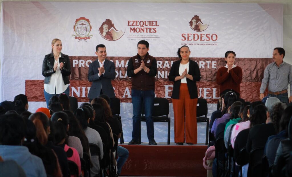 Entrega de Credenciales del Programa de Transporte Escolar Municipal en Ezequiel Montes