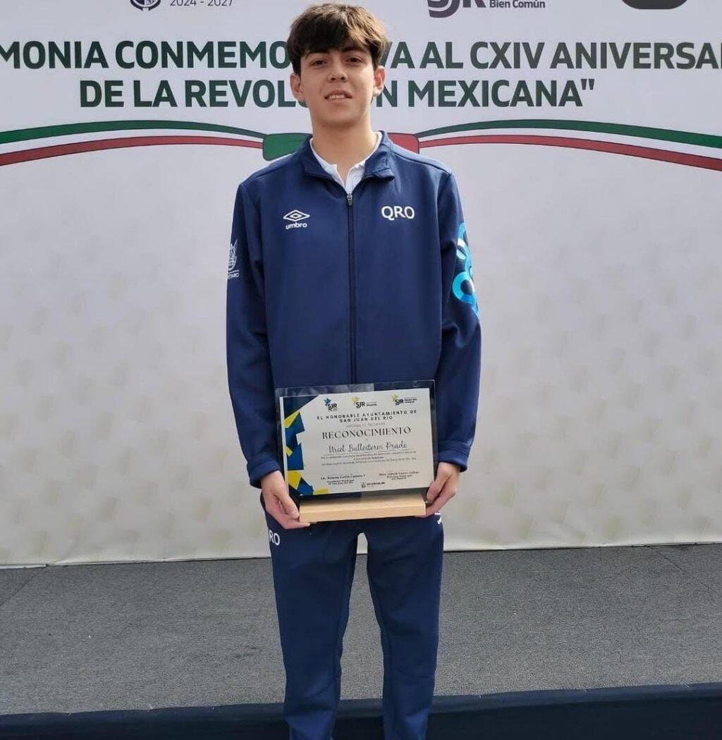 Uriel Ballesteros representará a México en el Mundial Escolar Junior de Natación en Serbia