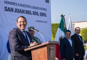 San Juan del Río inicia febrero con honores a la bandera