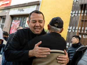 Roberto Cabrera se reúne con voceadores para celebrar el Día de la Candelaria