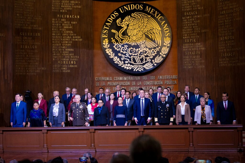 Roberto Cabrera asiste a la ceremonia del 108 Aniversario de la Constitución