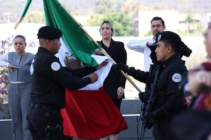 Diputada Laura Andrea Tovar Saavedra preside Honores a la Bandera en el Poder Legislativo