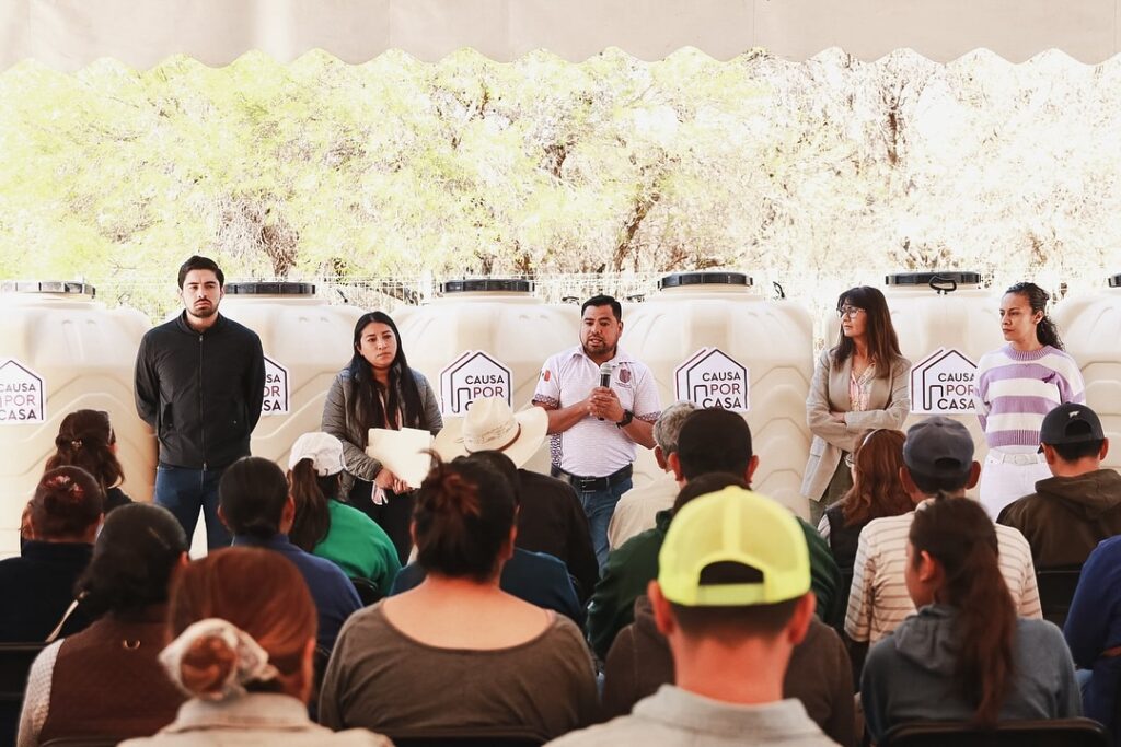 Entrega de tinacos y boilers solares en El Sauz para mejorar la calidad de vida de Tequisquiapan