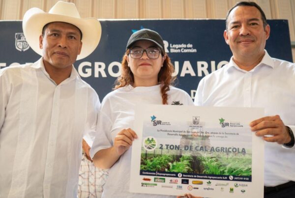 Gobierno municipal fortalece al campo sanjuanense con entrega de apoyos en el Foro Agropecuario