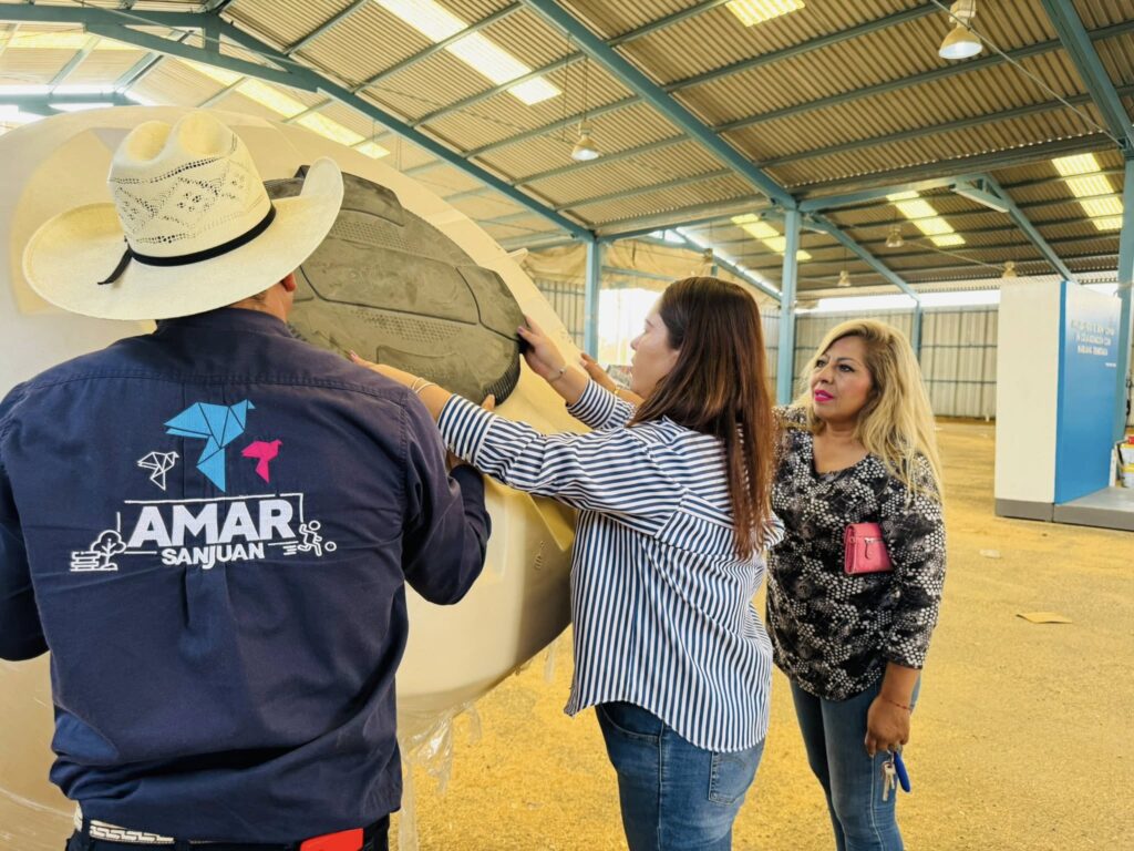 Entregan tinacos en San Juan del Río en beneficio de familias sanjuanenses