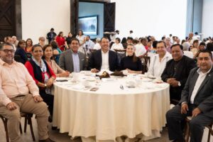 Reconocen a maestras y maestros jubilados por su legado educativo en San Juan del Río