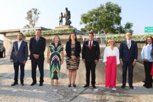Encabeza Martha Elena Soto Guardia de Honor en reconocimiento al magisterio queretano