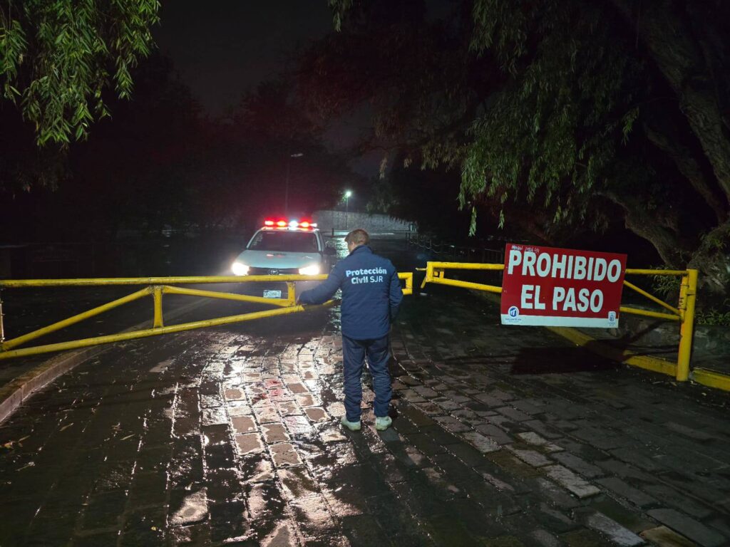 Cierran temporalmente el Paseo de Los Abuelos y Paso Ancho por incremento de caudal en San Juan del Río