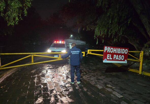 Cierran temporalmente el Paseo de Los Abuelos y Paso Ancho por incremento de caudal en San Juan del Río