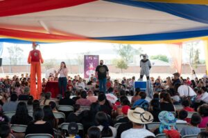 DIF y Presidencia Municipal de San Juan del Río celebran Día de la Niña y el Niño con juguetes y espectáculo familiar