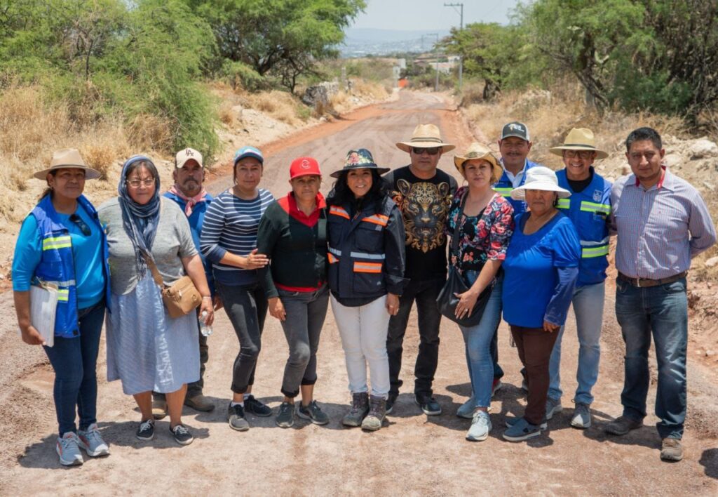Supervisa Obras Públicas rehabilitación de camino a Rancho El Colorado