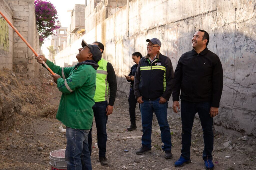 Roberto Cabrera supervisa trabajos de Servicios Públicos en la colonia El Sagrado Corazón