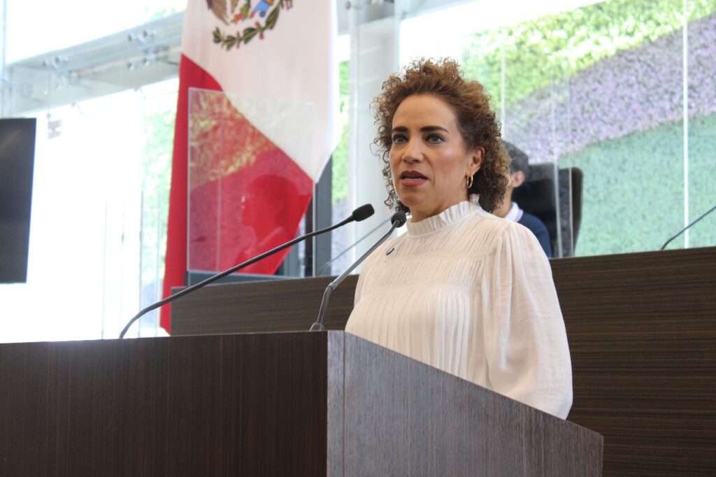 Encabeza diputada Adriana Meza Taller Legislativo con jóvenes del Colegio Corregidora