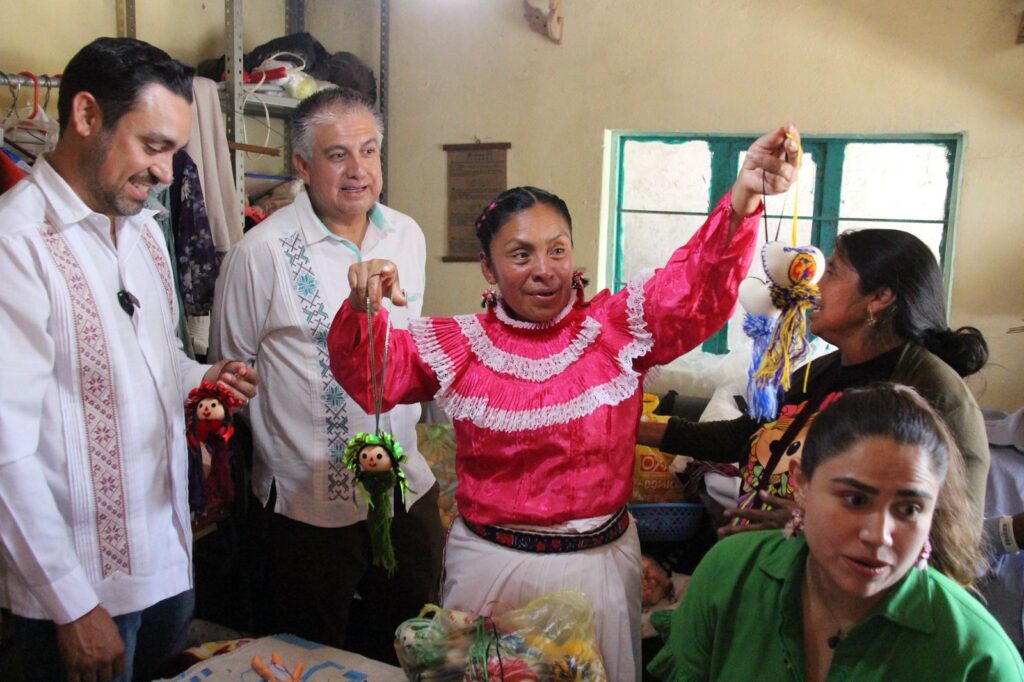 Capacitación del INAES fortalece el desarrollo cooperativo y la economía solidaria de las y los artesanos de MexquititlánGLMNA/300.25