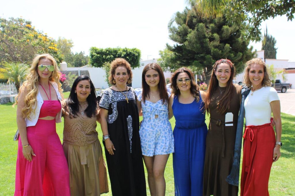 La Diputada Adriana Meza asiste a celebración del Día de la Madre de las “Damas Charras en Querétaro”, en honor a la señora Laura Téllez de Ramírez
