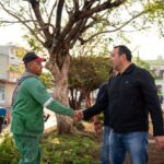 En equipo, Roberto Cabrera supervisa trabajos de Servicios Públicos en El Pedregoso