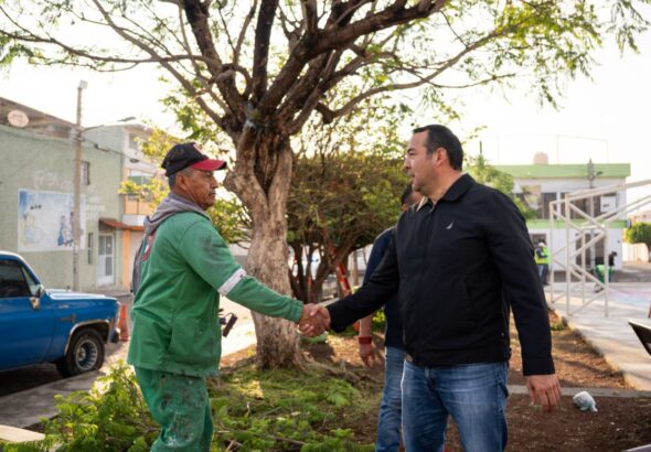En equipo, Roberto Cabrera supervisa trabajos de Servicios Públicos en El Pedregoso