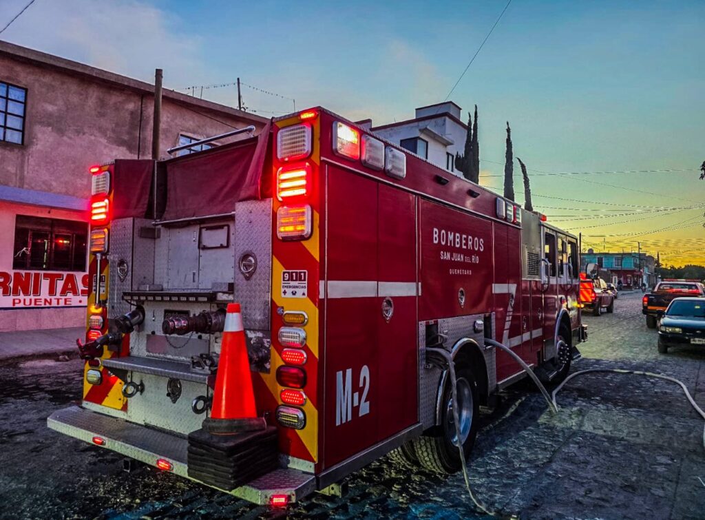Atienden cuerpos de emergencia incendio por fuga de gas en San Juan del Río