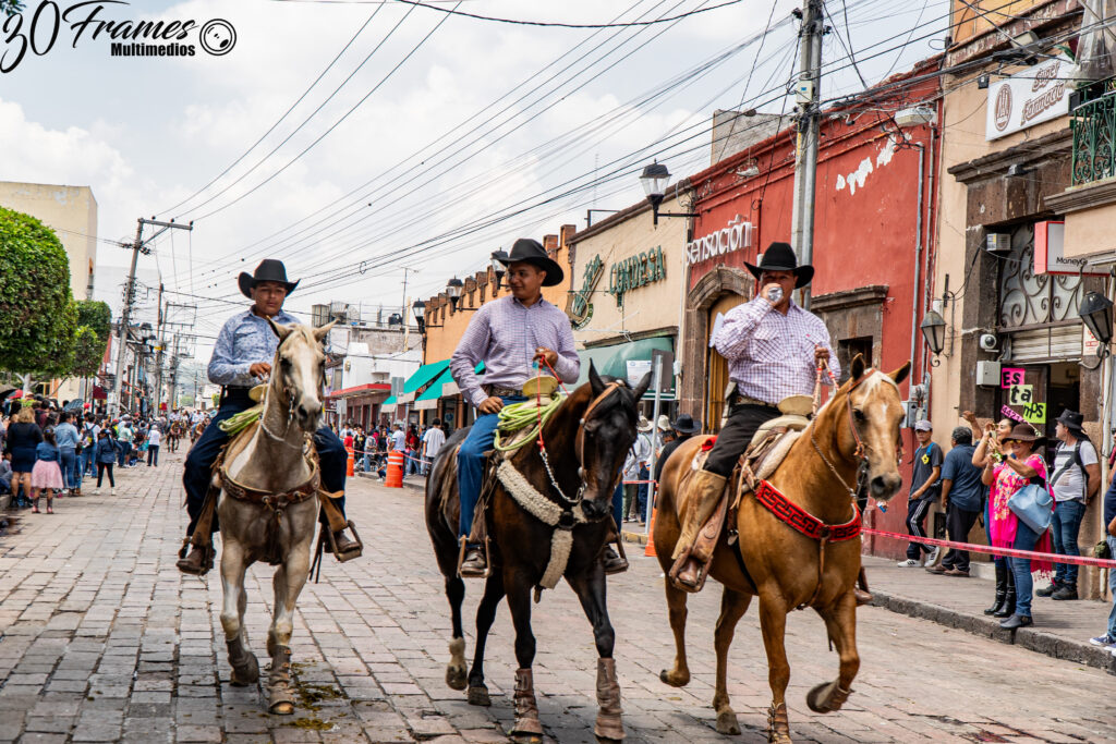 Más de 2 mil jinetes inauguran las festividades por el 494 aniversario de San Juan del Río