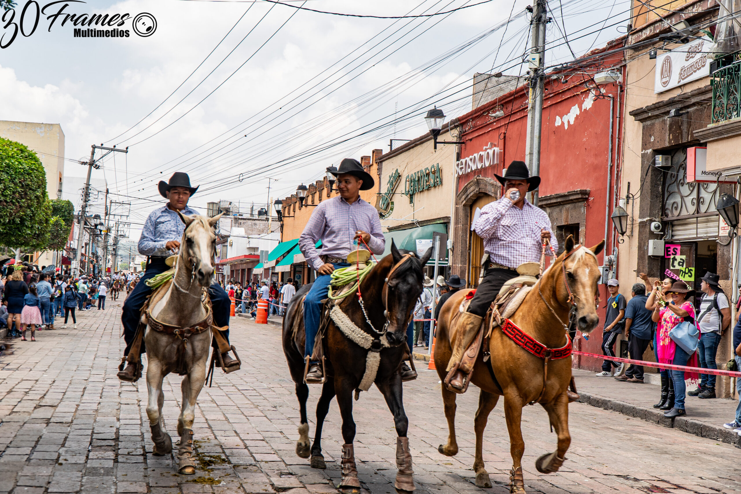 Más de 2 mil jinetes inauguran las festividades por el 494 aniversario de San Juan del Río