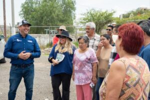 Roberto Cabrera recorre Villa Fundadores y Solares Banthí para atender a la ciudadanía