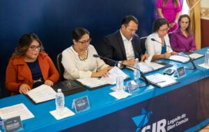 Roberto Cabrera firma convenio con instituciones privadas para ofrecer precios preferenciales en asesoría jurídica y salud