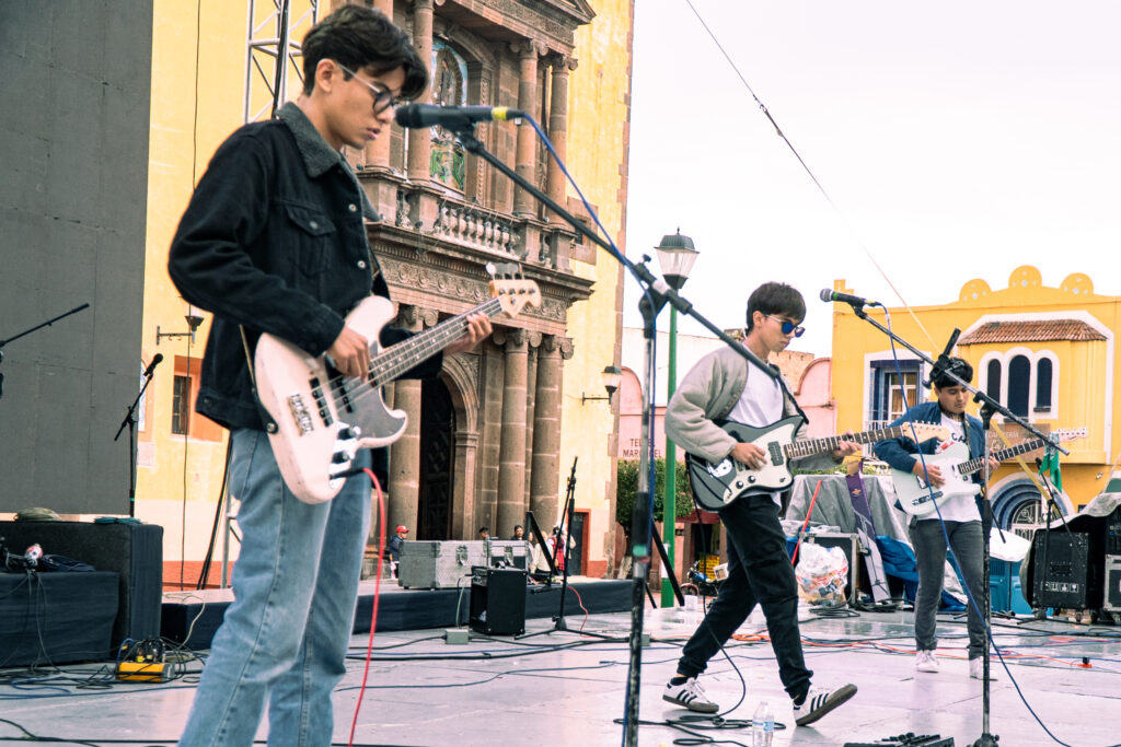 Sinestesic’s conquista el Jardín Independencia con su talento durante la Feria San Juan del Río 2025