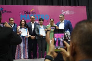 El trabajo y esfuerzo de las y los maestros mantienen sólida a la sociedad sanjuanense: Roberto Cabrera