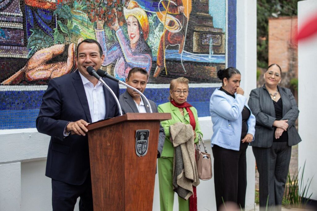 Roberto Cabrera inaugura el mural “San Juan, Historia y Tradición” ubicado en avenida Juárez