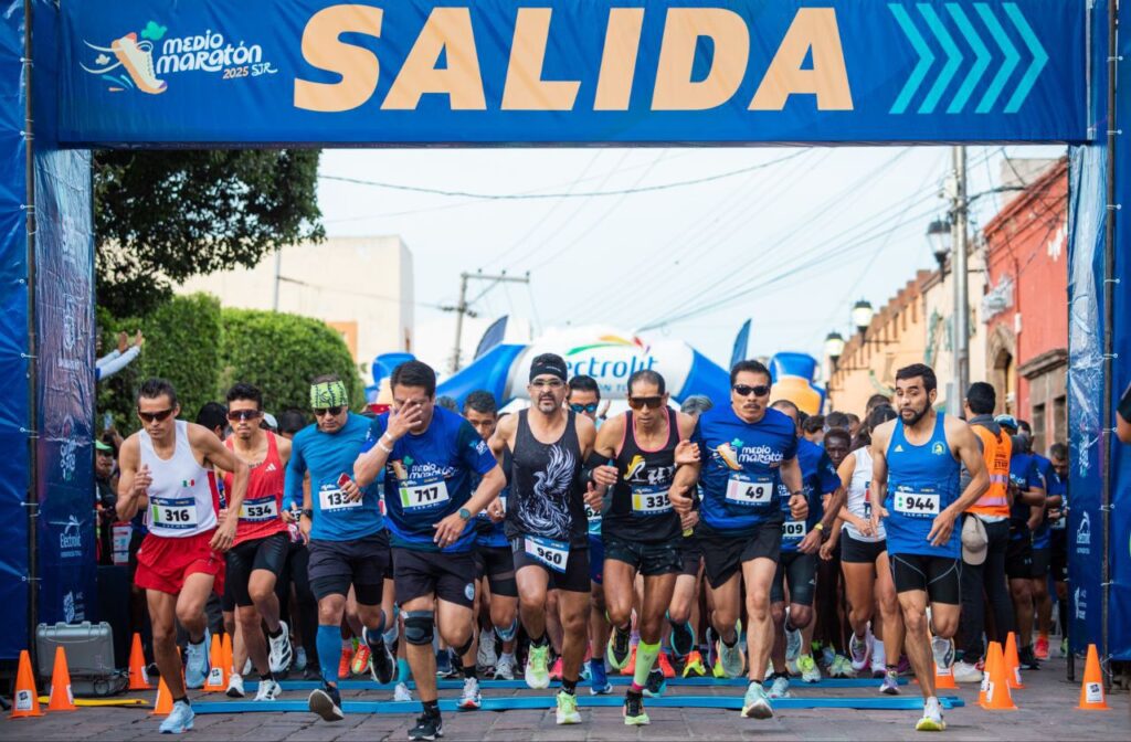 Más de mil 500 corredores en el Medio Maratón San Juan del Río 2025