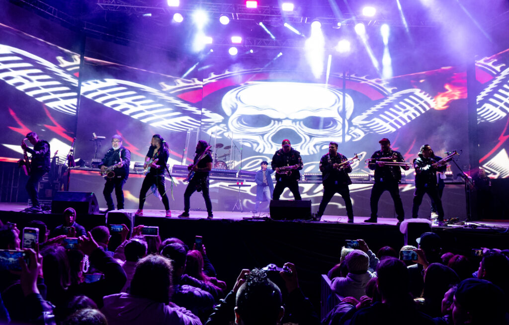 Liran’ Roll hace vibrar el Teatro del Pueblo en la Feria San Juan 2025