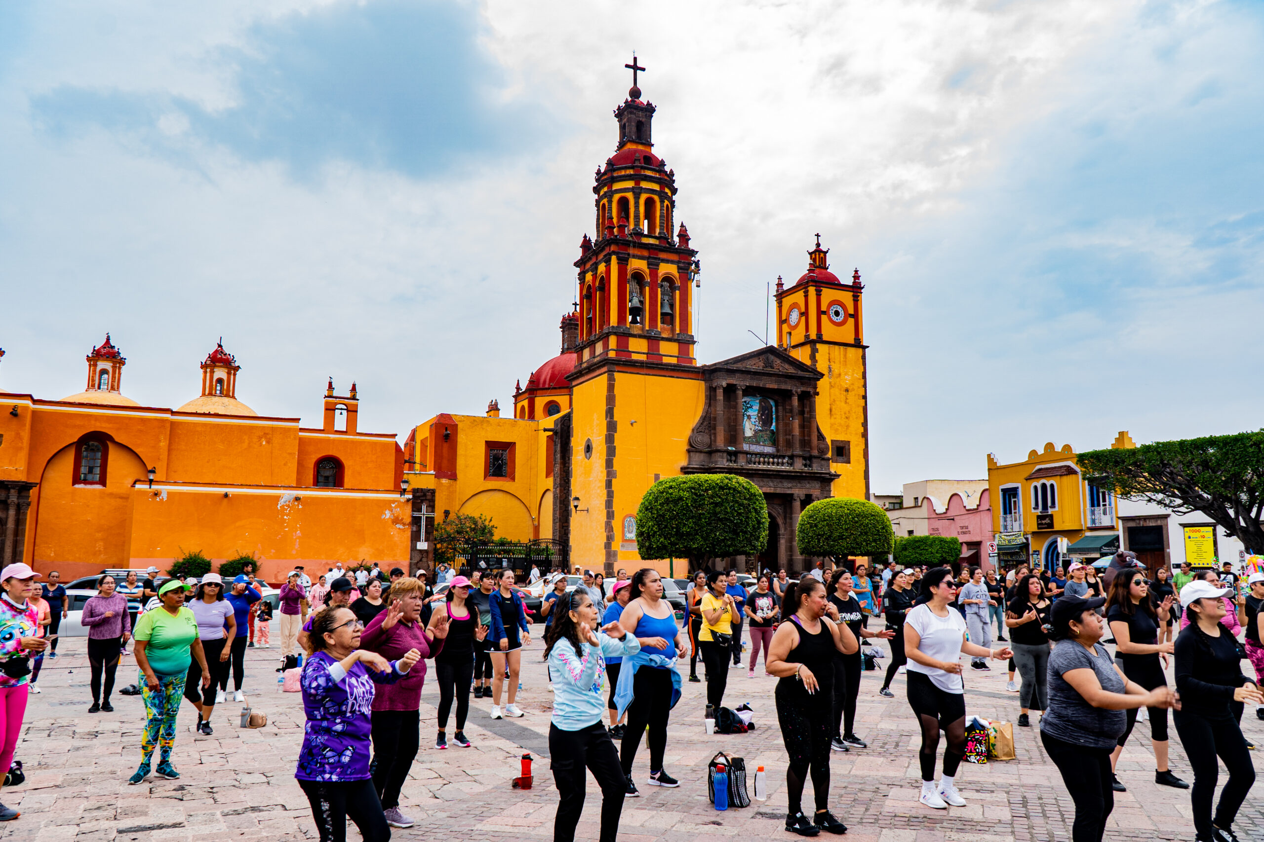 Con música, regalos y mariachi, celebran en San Juan del Río la Mega Clase de Zumba por el 4° Aniversario de “Mi Tiendita SJR”