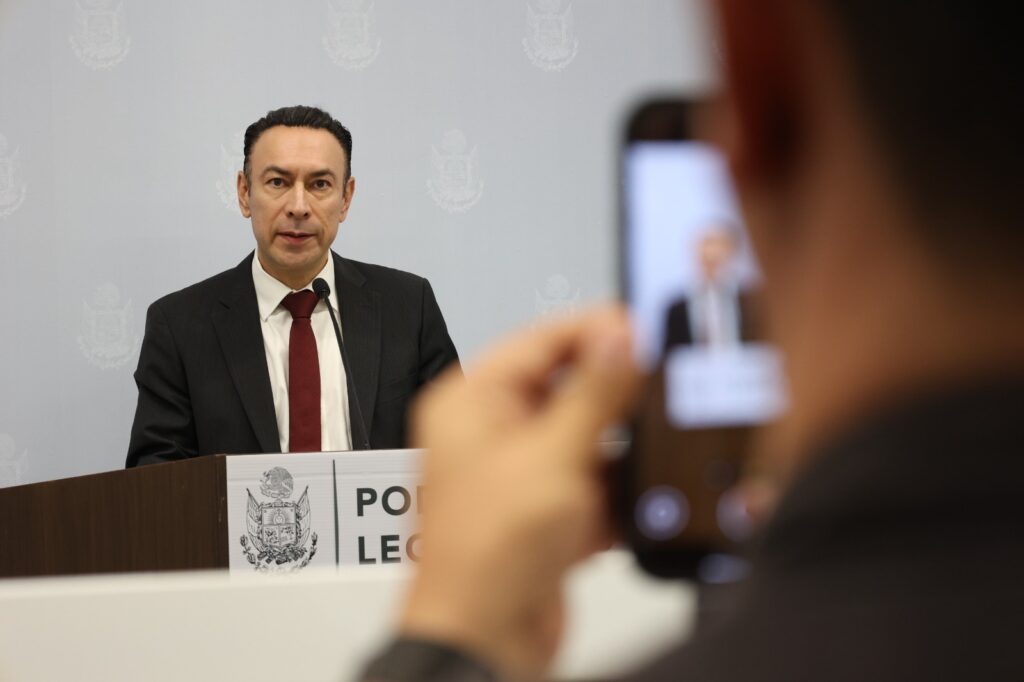 Arturo Maximiliano propone incorporar el modelo de gobierno de coalición en la Constitución de Querétaro