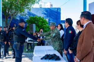 Fortalecen a la Policía Municipal con entrega de armamento en Ezequiel Montes