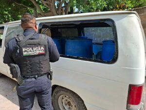 Aseguran camioneta con más de mil litros de hidrocarburo en San Juan del Río