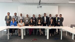 Con abogados, no con shows políticos: así se transforma la justicia