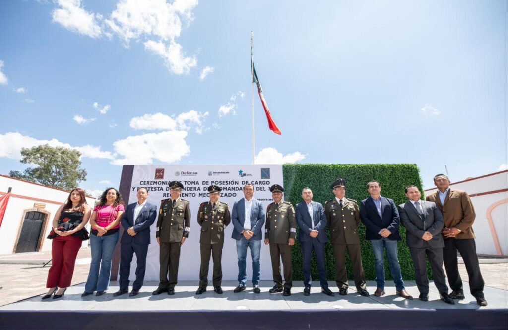 Roberto Cabrera asiste a la Toma de Posesión del Comandante del Séptimo Regimiento Mecanizado