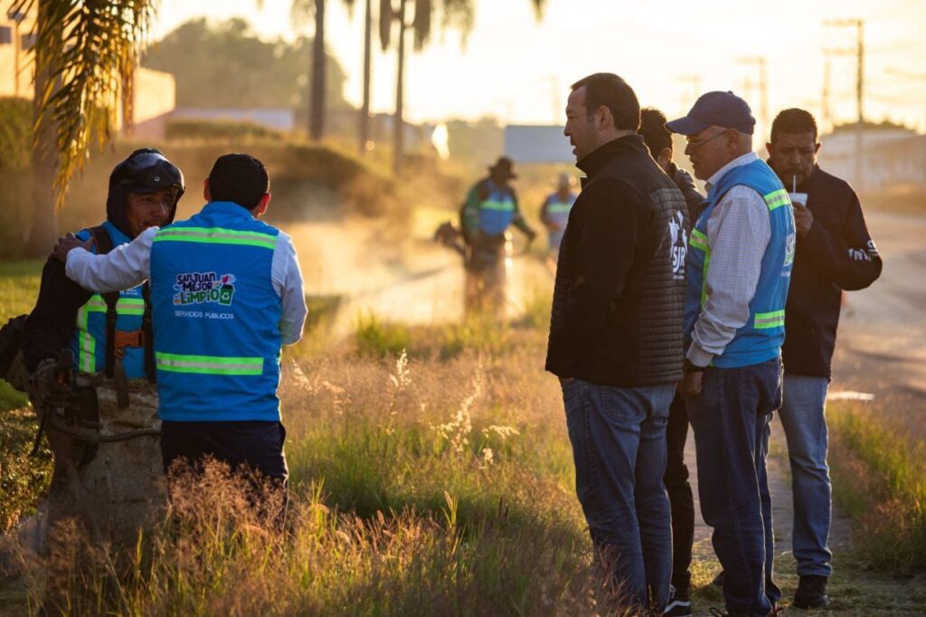 Supervisa Roberto Cabrera labores de Servicios Públicos en avenida Panamericana y Canal de Santa Clara