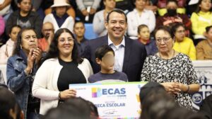 Concluye Gobierno Municipal de San Juan del Río entrega de “Becas del Bien Común 2025”