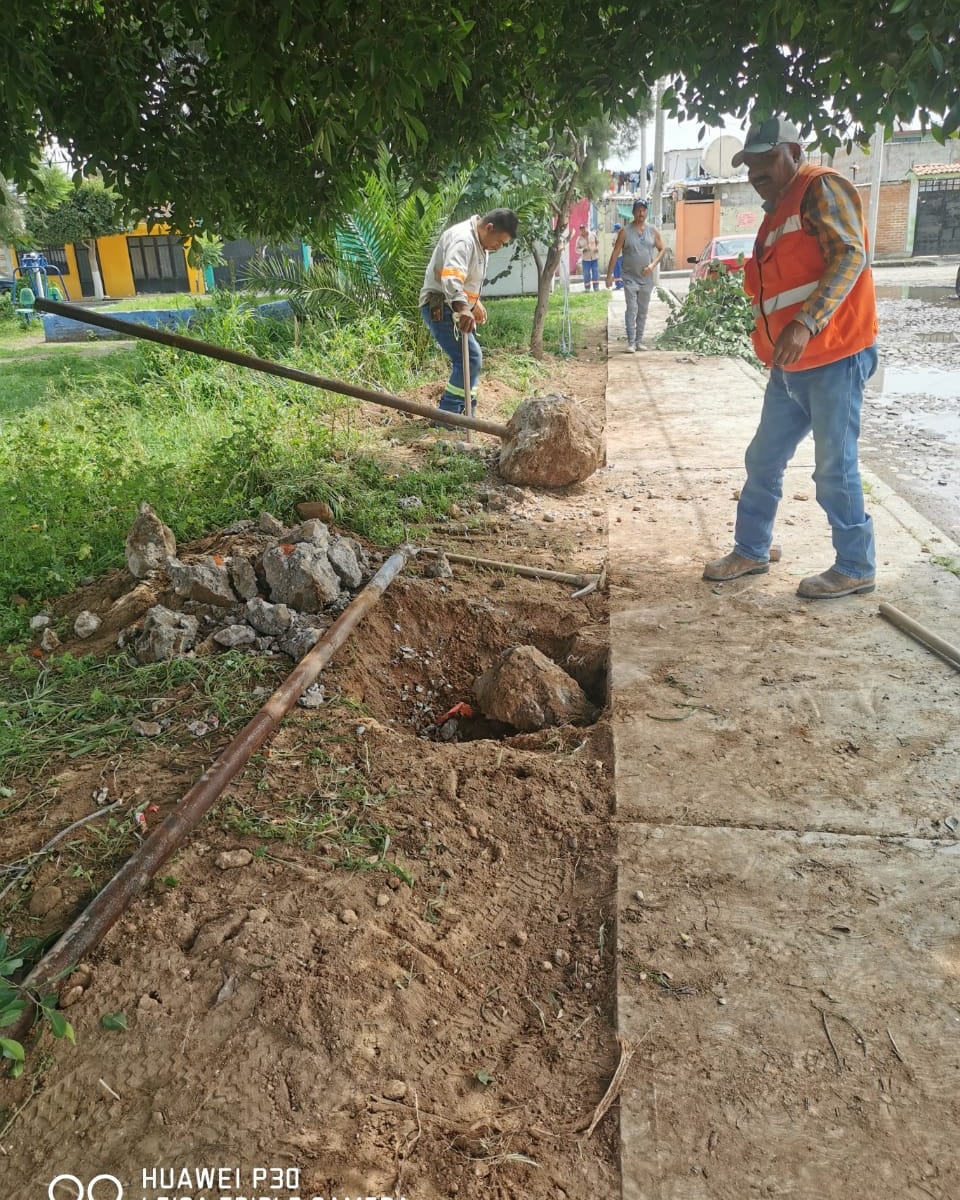 Avanza colocación de malla ciclónica en parque de Manantiales