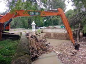 Trabajan en limpieza del río y puente de Visthá para prevenir riesgos en temporada de lluvias